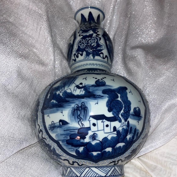 Other - Vintage blue white double Gourd vase